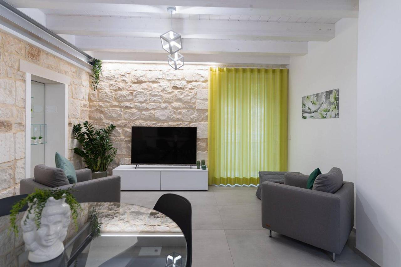 Lovely Modern Apartment โมดิกา ภายนอก รูปภาพ